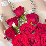 Romantic 12 Fresh Roses Bouquet