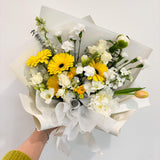 Designer's Choice Sweetheart’s Gerbera Fresh Bouquet (Random Color)